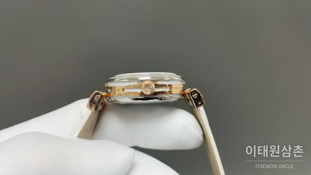 오메가 드빌 레이디매틱 실버베젤 브라운마더오브펄 오토매틱 34mm 브라운 다이얼 브라운 가죽 스트랩 로즈골드 케이스