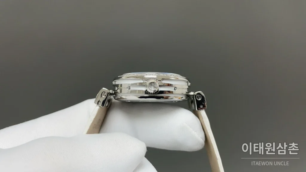 오메가 드빌 레이디매틱 실버베젤 브라운마더오브펄 오토매틱 34mm 자개 다이얼 브라운 가죽 스트랩
