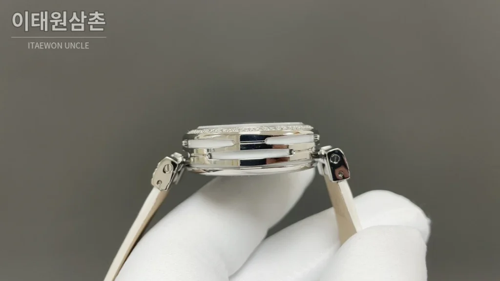 오메가 드빌 레이디매틱 실버베젤 브라운마더오브펄 오토매틱 34mm 자개 다이얼 브라운 가죽 스트랩