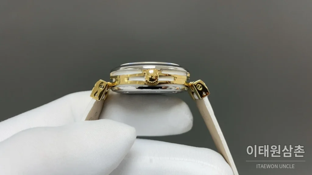 오메가 드빌 레이디매틱 실버베젤 자개다이얼 오토매틱 34mm