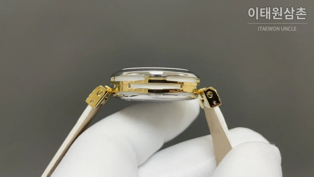 오메가 드빌 레이디매틱 실버베젤 자개다이얼 오토매틱 34mm