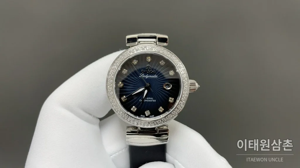 오메가 드빌 레이디매틱 실버베젤 네이비마더오브펄 오토매틱 34mm
