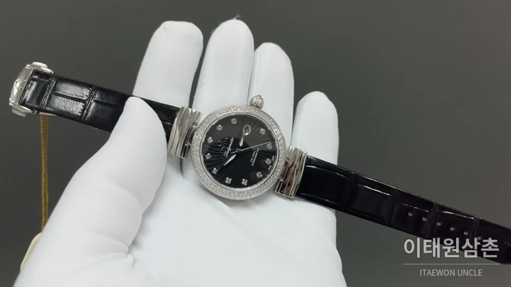 오메가 드빌 레이디매틱 실버베젤 네이비마더오브펄 오토매틱 34mm