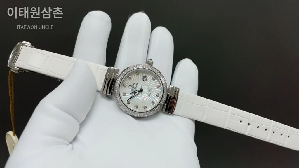 오메가 드빌 레이디매틱 실버베젤 네이비마더오브펄 오토매틱 34mm