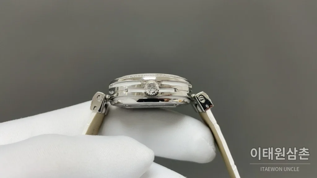 오메가 드빌 레이디매틱 실버베젤 네이비마더오브펄 오토매틱 34mm