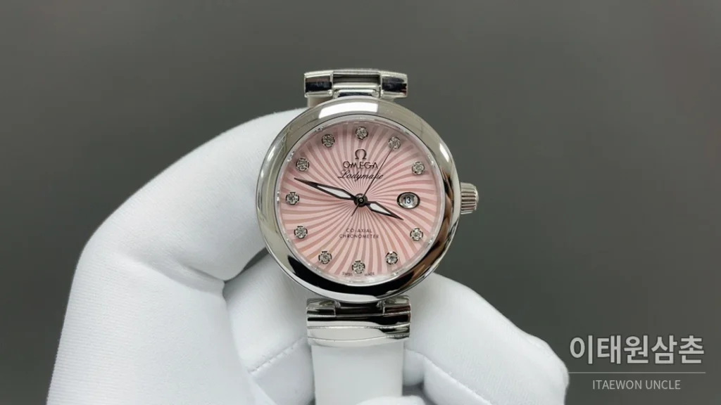 오메가 드빌 레이디매틱 실버베젤 퍼플마더오브펄 오토매틱 34mm