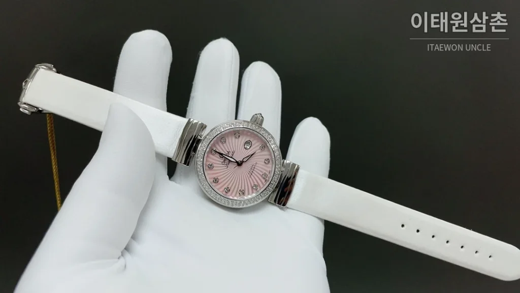 오메가 드빌 레이디매틱 실버베젤 화이트마더오브펄 오토매틱 34mm