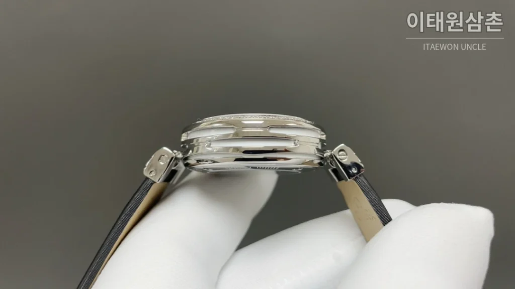 오메가 드빌 레이디매틱 실버베젤 화이트마더오브펄 오토매틱 34mm