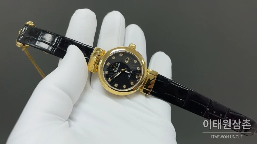 오메가 드빌 레이디매틱 옐로우골드베젤 화이트마더오브펄 오토매틱 34mm