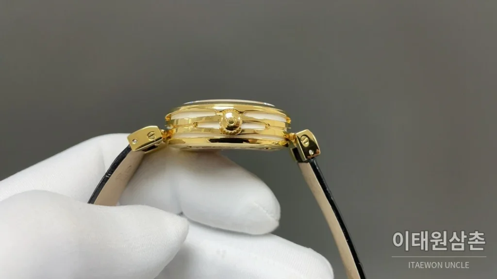 오메가 드빌 레이디매틱 옐로우골드베젤 화이트마더오브펄 오토매틱 34mm