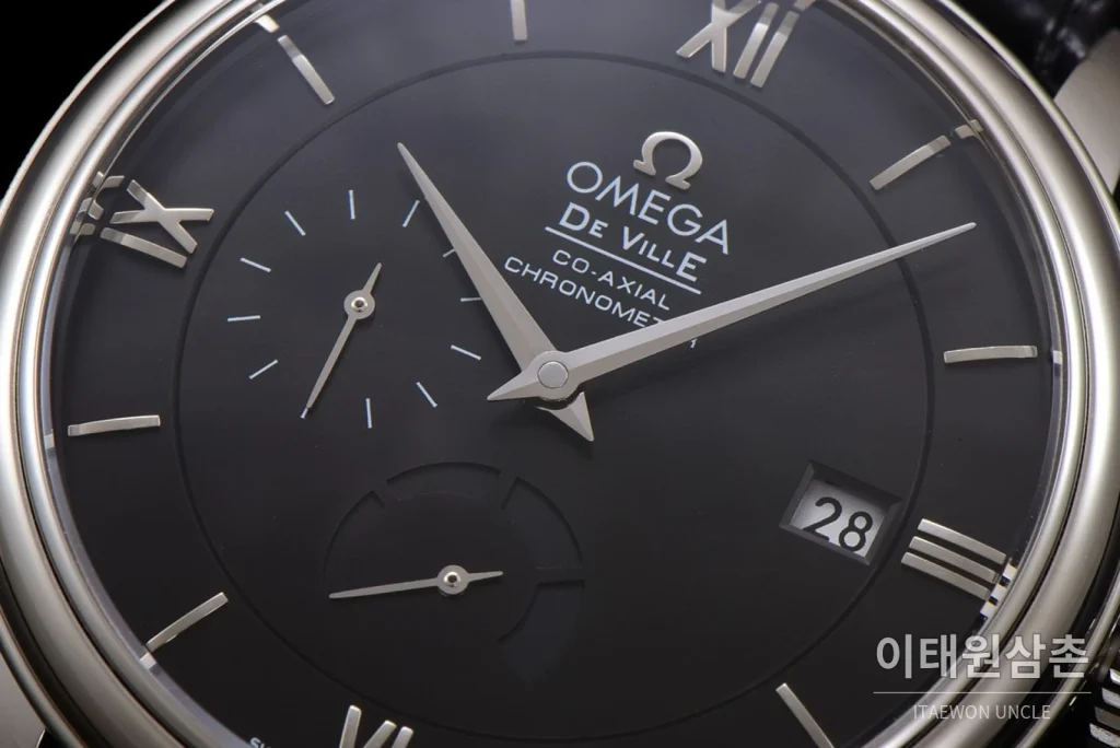 오메가 드빌 파워리저브 데이트 스몰세컨즈 오토매틱 39.5mm 실버 블랙 가죽 스트랩 (4)