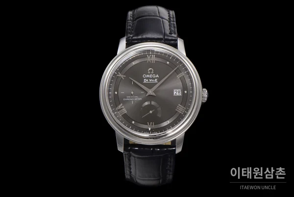 오메가 드빌 파워리저브 스몰세컨즈 데이트 오토매틱 39.5mm 실버 블랙 가죽 스트랩 (4) 오메가 드빌 파워리저브 스몰세컨즈 데이트 오토매틱 39.5mm 실버 블랙 가죽 스트랩 (4)