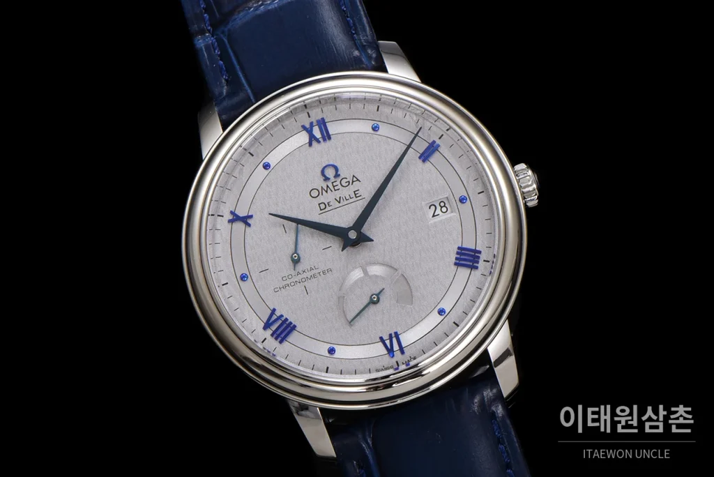 오메가 드빌 파워리저브 스몰세컨즈 데이트 오토매틱 39.5mm 실버 네이비 가죽 스트랩