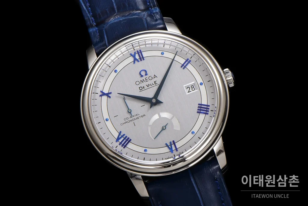 오메가 드빌 파워리저브 스몰세컨즈 데이트 오토매틱 39.5mm 실버 네이비 가죽 스트랩 (3)