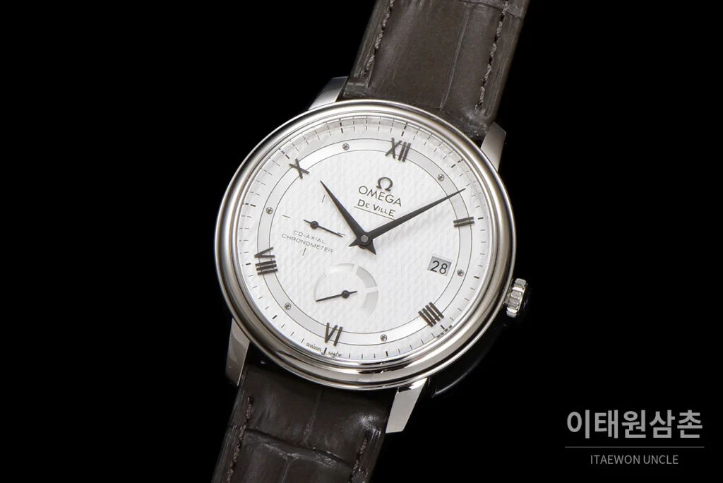 오메가 드빌 파워리저브 스몰세컨즈 데이트 오토매틱 39.5mm 실버 그레이 가죽 스트랩