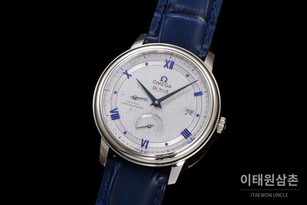오메가 드빌 파워리저브 스몰세컨즈 데이트 오토매틱 39.5mm 실버 네이비 가죽 스트랩