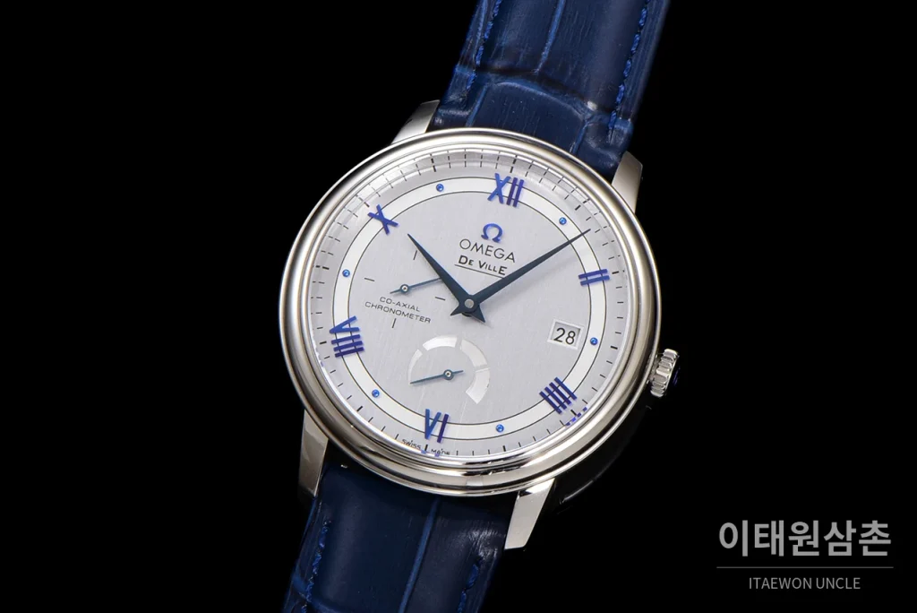 오메가 드빌 파워리저브 스몰세컨즈 데이트 오토매틱 39.5mm 실버 네이비 가죽 스트랩 (3)