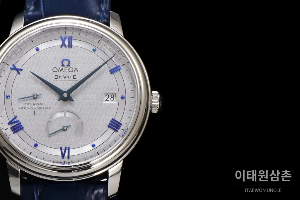 오메가 드빌 파워리저브 스몰세컨즈 데이트 오토매틱 39.5mm 실버 네이비 가죽 스트랩