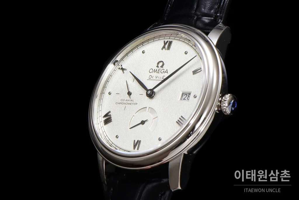 오메가 드빌 파워리저브 스몰세컨즈 데이트 오토매틱 39.5mm 실버 블랙 가죽 스트랩 (2)