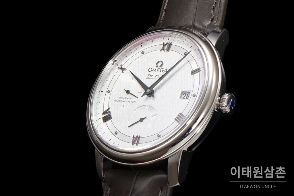 오메가 드빌 파워리저브 스몰세컨즈 데이트 오토매틱 39.5mm 실버 그레이 가죽 스트랩