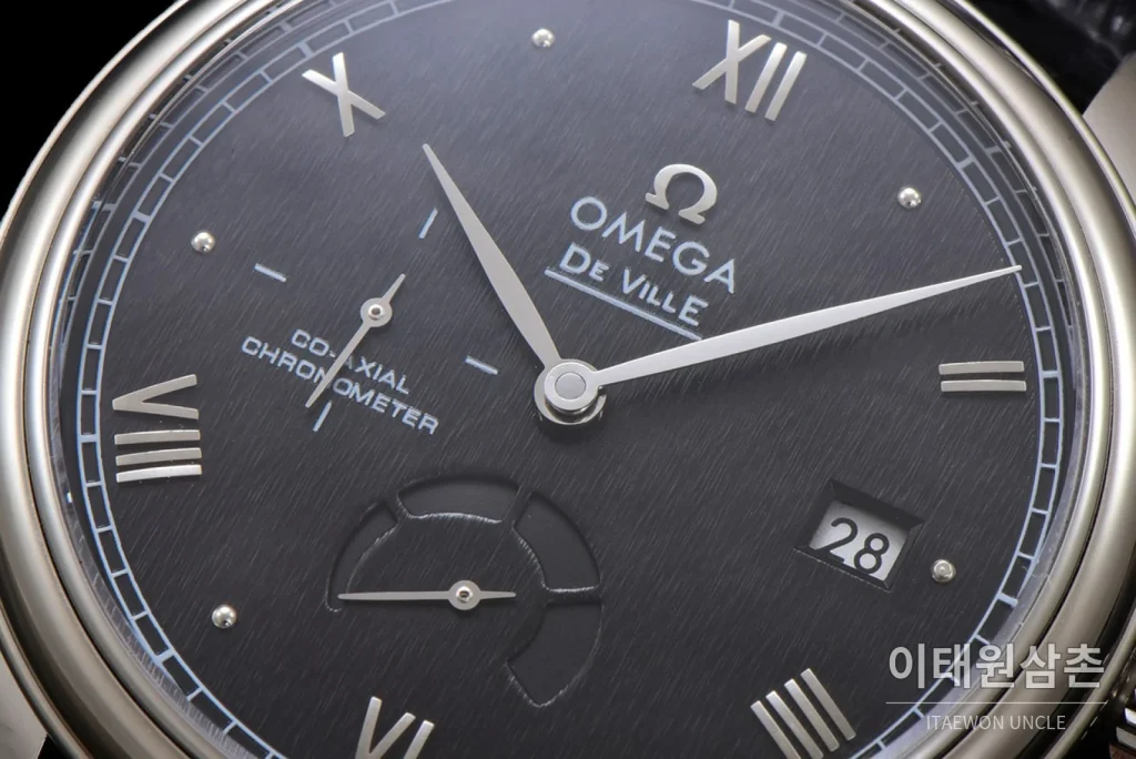 오메가 드빌 파워리저브 스몰세컨즈 데이트 오토매틱 39.5mm 실버 블랙 가죽 스트랩 (3)