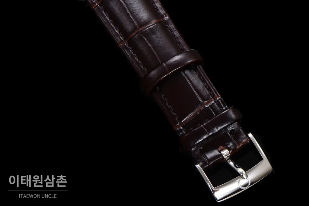 오메가 드빌 파워리저브 스몰세컨즈 데이트 오토매틱 39.5mm 실버 브라운 가죽 스트랩