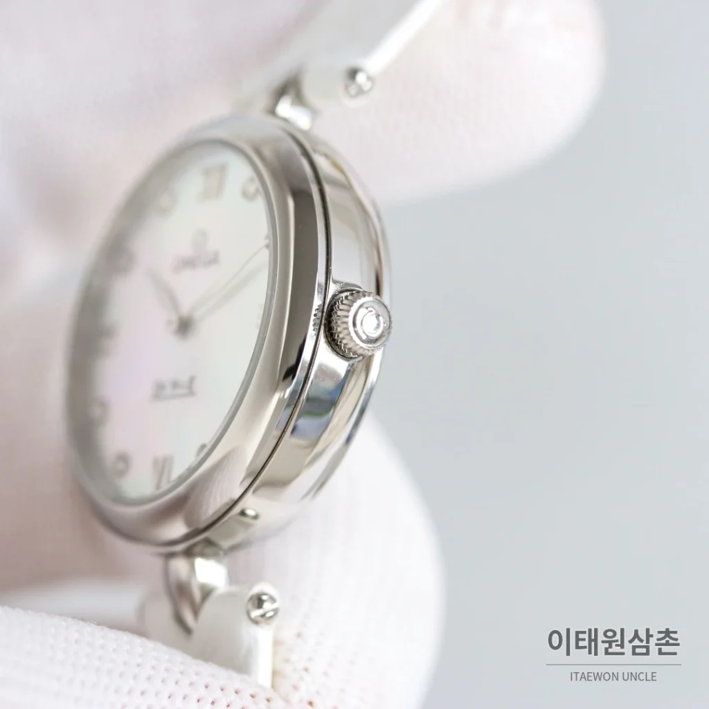 오메가 드빌 프레스티지 듀드롭 로즈골드 마더오브펄 다이아몬드 시계 32mm (3)