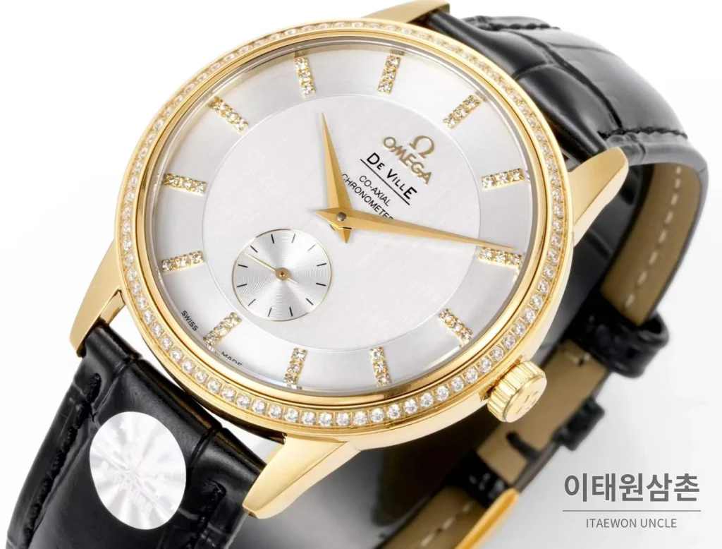 오메가 드빌 스틸 실버다이얼 오토매틱 가죽스트랩 드레스워치 39mm 골드 베젤