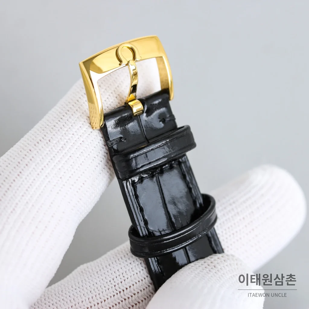 오메가 드빌 오토매틱 39mm 화이트 다이얼 블랙 가죽 스트랩 골드 베젤