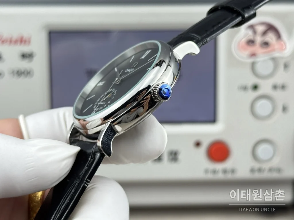 오메가 문페이즈 오토매틱 40mm 화이트 다이얼