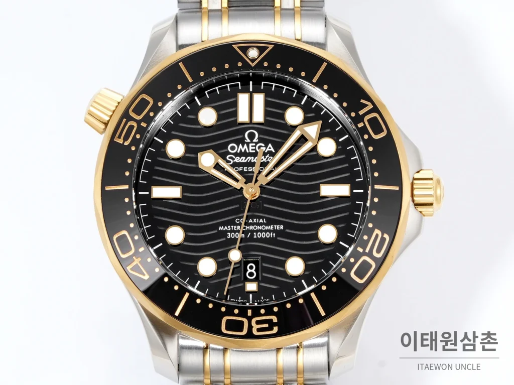 오메가 씨마스터300 세라믹 웨이브다이얼 오토매틱 42mm 투톤 브레이슬릿 골드 베젤