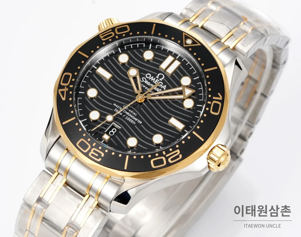 오메가 씨마스터300 세라믹 웨이브다이얼 오토매틱 42mm 투톤 브레이슬릿 골드 베젤