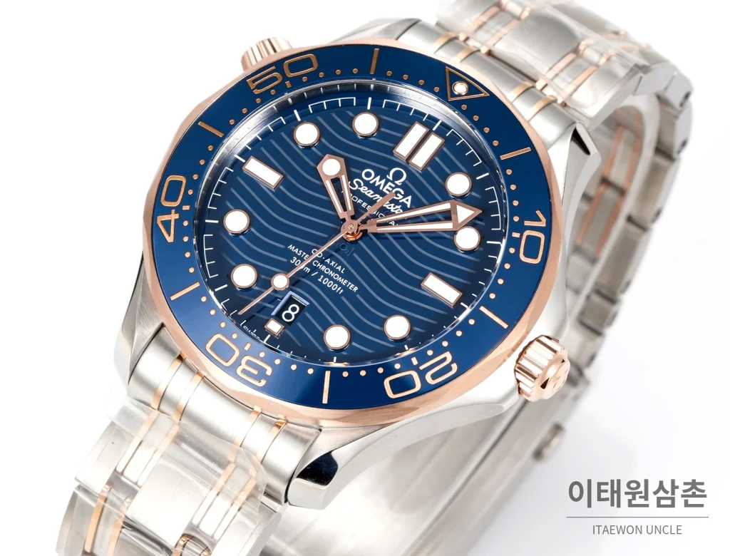 오메가 씨마스터300 세라믹 웨이브다이얼 오토매틱 42mm 투톤 브레이슬릿 로즈골드 베젤 (2)