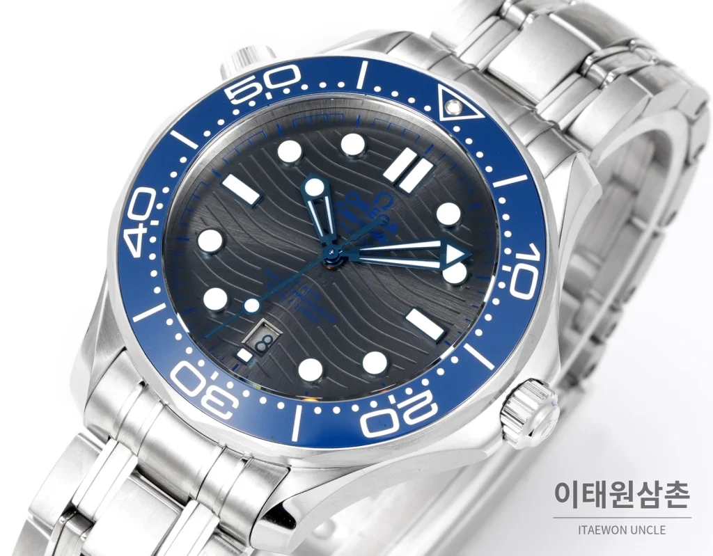 오메가 씨마스터300 세라믹 웨이브다이얼 오토매틱 42mm 스틸 브레이슬릿 블루 베젤