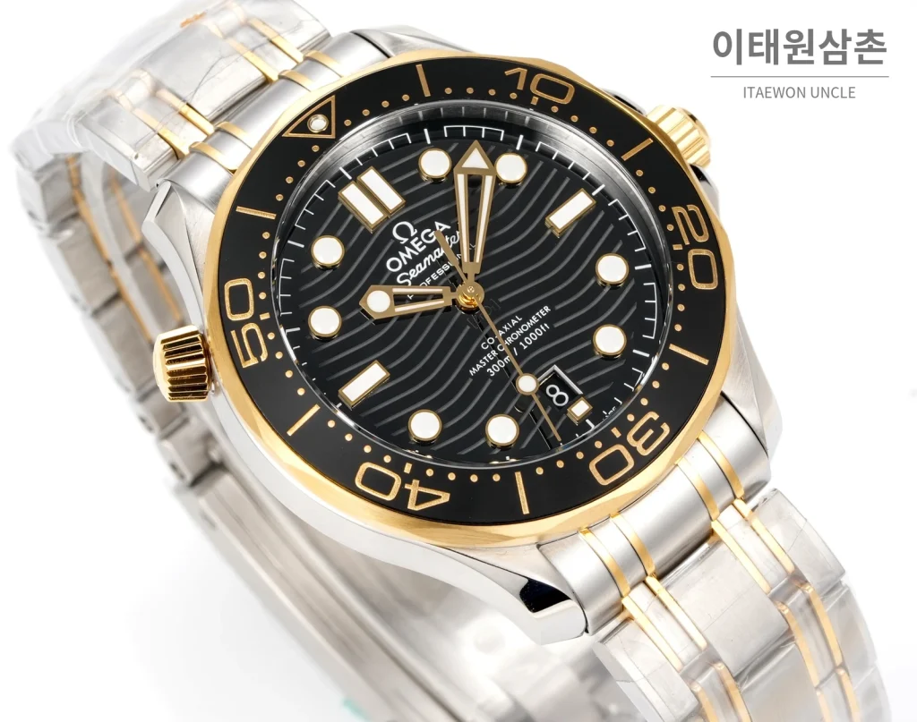 오메가 씨마스터300 세라믹 웨이브다이얼 오토매틱 42mm 투톤 브레이슬릿 골드 베젤