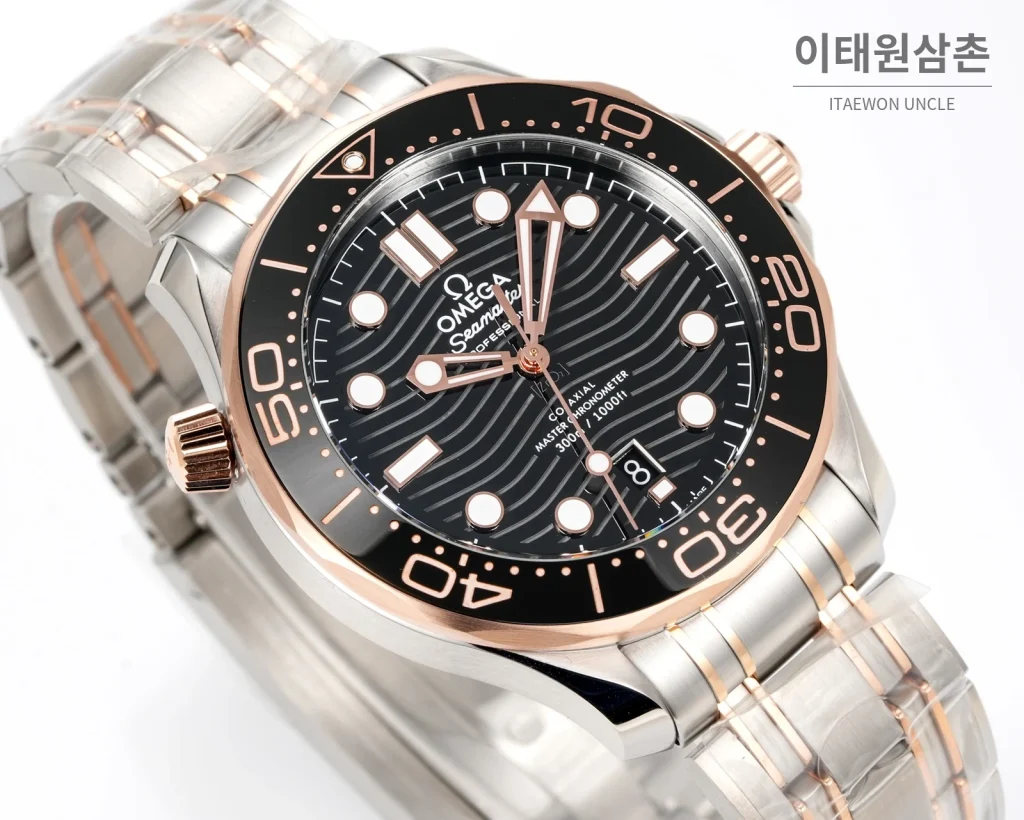 오메가 씨마스터300 세라믹 웨이브다이얼 오토매틱 42mm 투톤 브레이슬릿 로즈골드 베젤