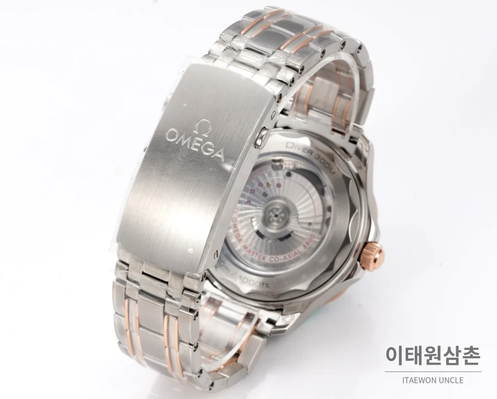 오메가 씨마스터300 세라믹 웨이브다이얼 오토매틱 42mm 투톤 브레이슬릿 로즈골드 베젤 (2)