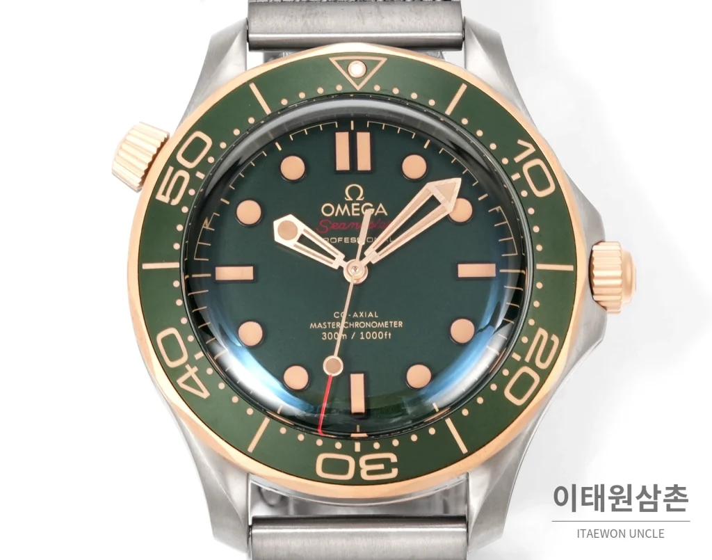 오메가 씨마스터 300M 007 에디션 오토매틱 42mm 그린 다이얼