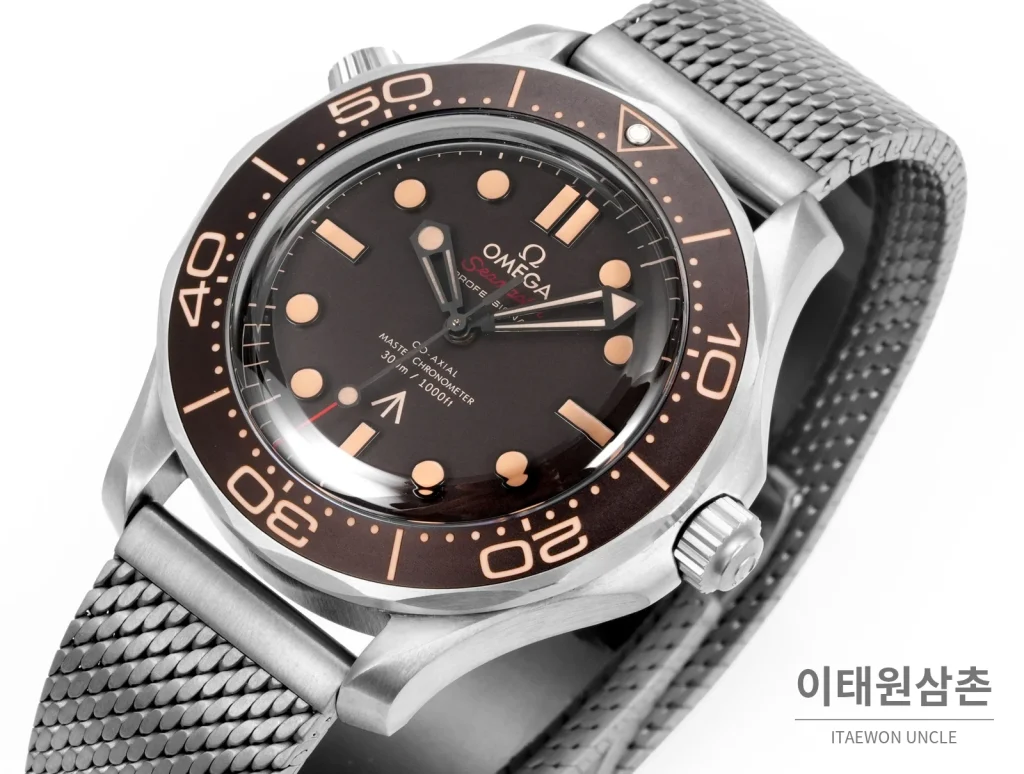 오메가 씨마스터 300M 007 에디션 오토매틱 42mm 블랙 다이얼