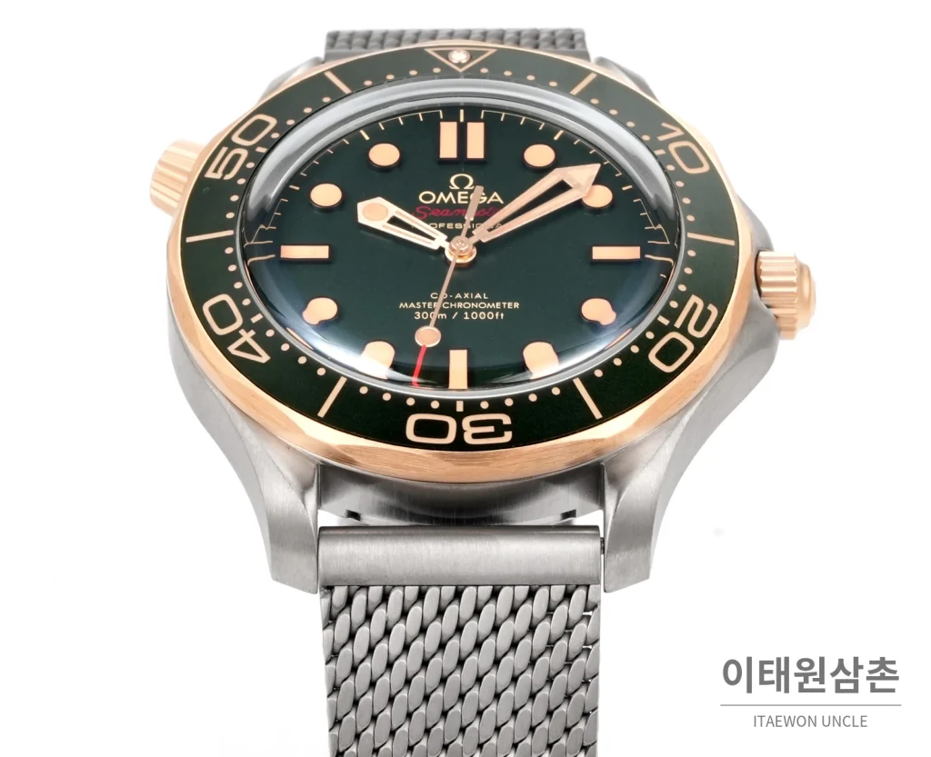 오메가 씨마스터 300M 007 에디션 오토매틱 42mm 그린 다이얼
