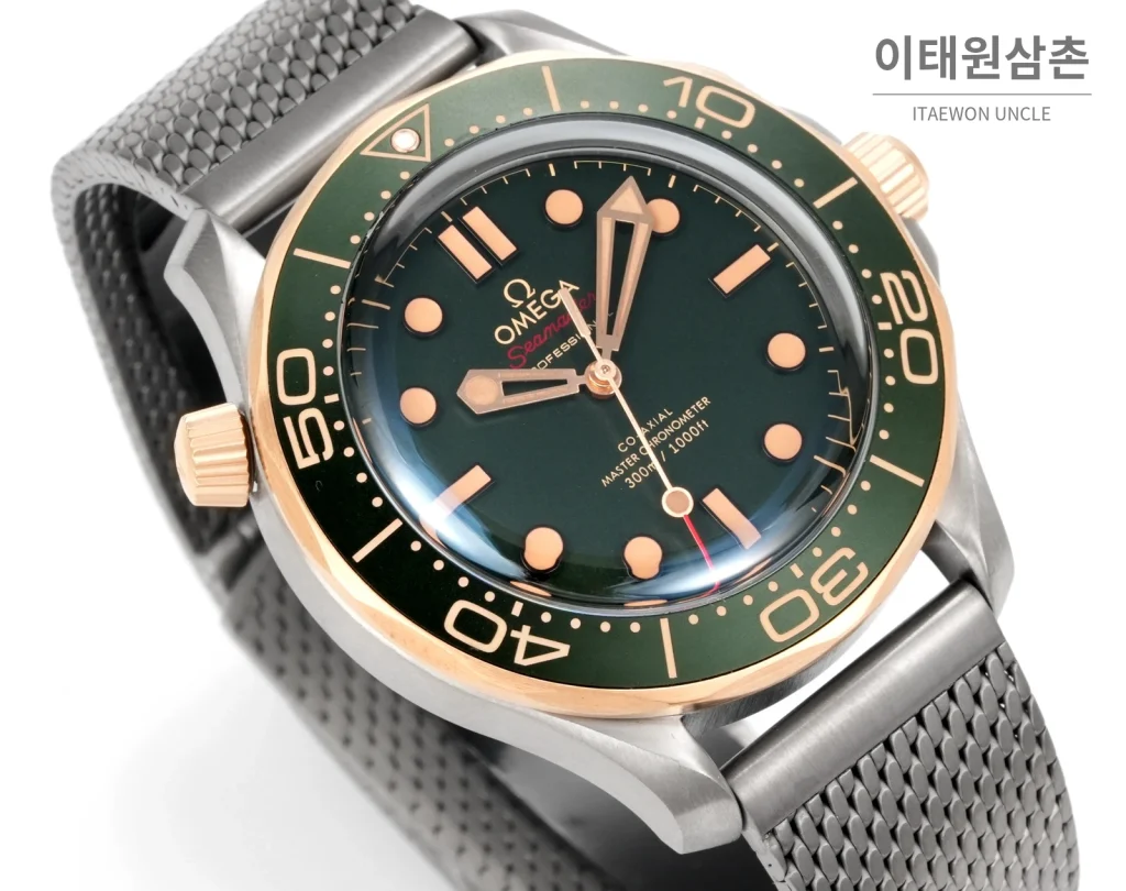 오메가 씨마스터 300M 007 에디션 오토매틱 42mm 그린 다이얼