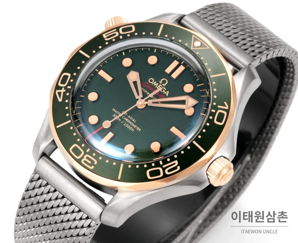 오메가 씨마스터 300M 007 에디션 오토매틱 42mm 그린 다이얼