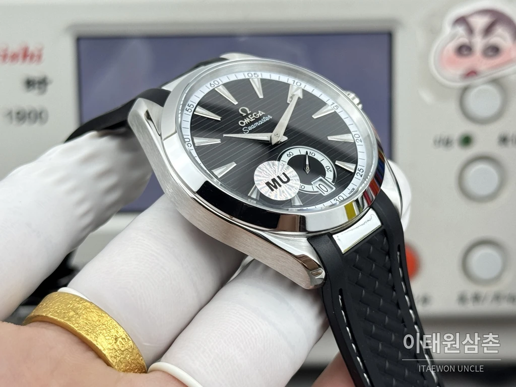 오메가 씨마스터 아쿠아테라 150M 스몰세컨즈 블랙 다이얼 블랙 러버 스트랩 오토매틱 41mm