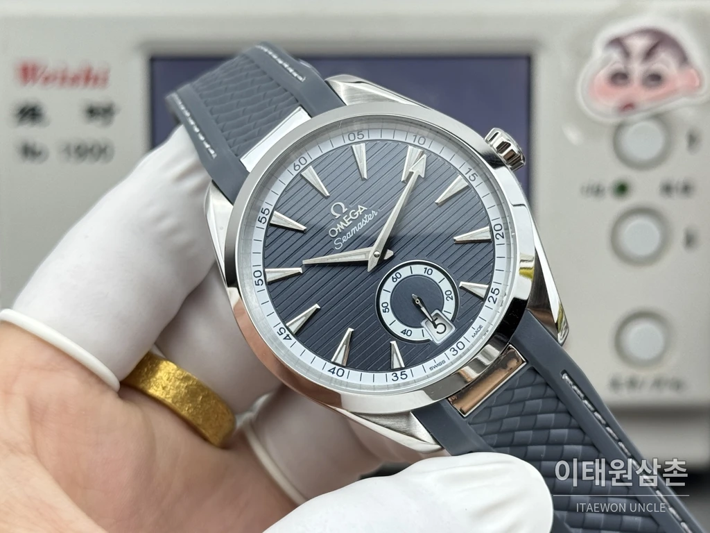 오메가 씨마스터 아쿠아테라 150M 스몰세컨즈 슬레이트 블루 다이얼 그레이 러버 스트랩 오토매틱 41mm