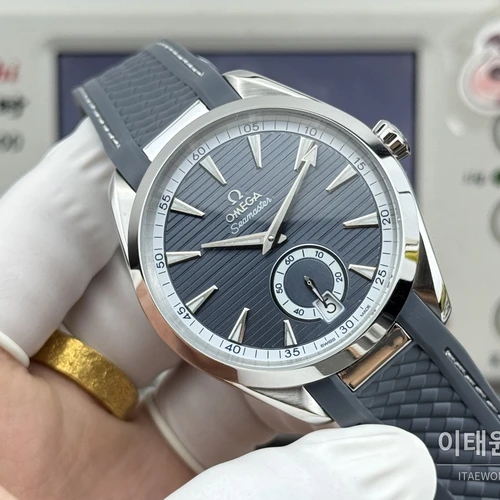 오메가 씨마스터 아쿠아테라 150M 스몰세컨즈 슬레이트 블루 다이얼 그레이 러버 스트랩 오토매틱 41mm 오메가 씨마스터 아쿠아테라 150M 스몰세컨즈 슬레이트 블루 다이얼 그레이 러버 스트랩 오토매틱 41mm