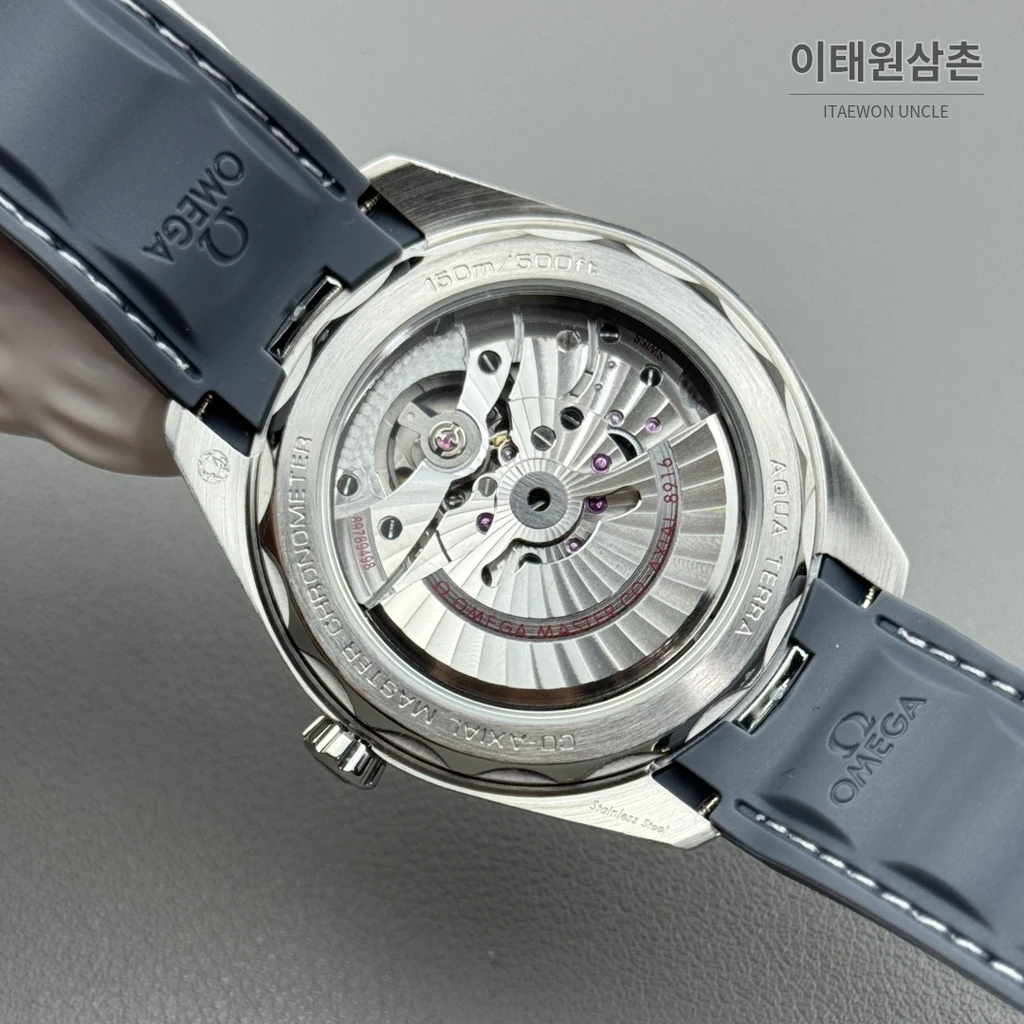 오메가 씨마스터 아쿠아테라 150M 스몰세컨즈 슬레이트 블루 다이얼 그레이 러버 스트랩 오토매틱 41mm