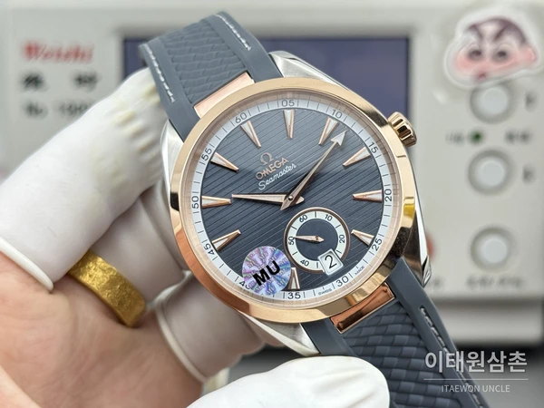 오메가 씨마스터 아쿠아테라 150M 스몰세컨즈 슬레이트 블루 로즈골드 인덱스 다이얼 그레이 러버 오토매틱 41mm