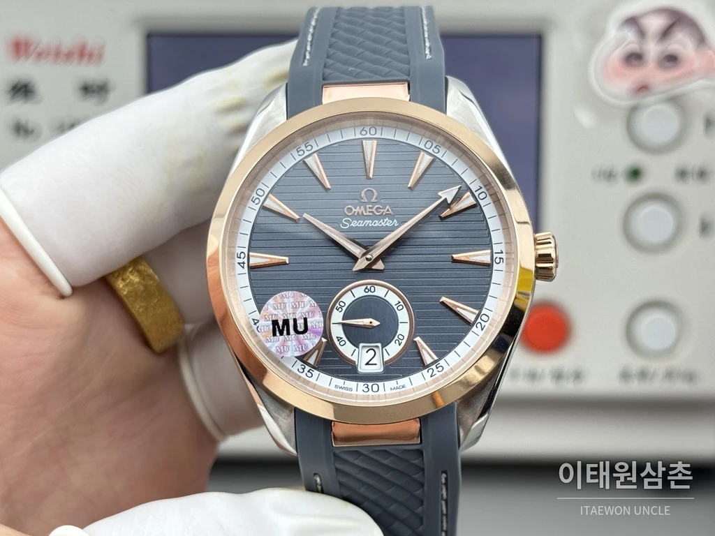 오메가 씨마스터 아쿠아테라 150M 스몰세컨즈 슬레이트 블루 로즈골드 인덱스 다이얼 그레이 러버 오토매틱 41mm