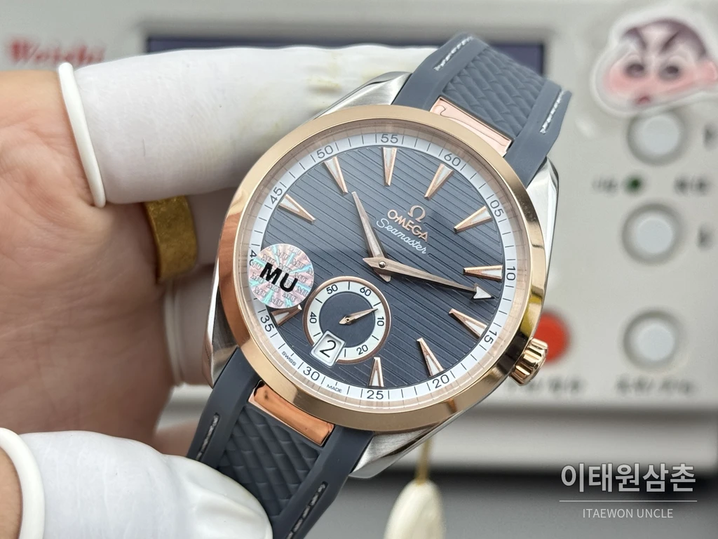 오메가 씨마스터 아쿠아테라 150M 스몰세컨즈 슬레이트 블루 로즈골드 인덱스 다이얼 그레이 러버 오토매틱 41mm