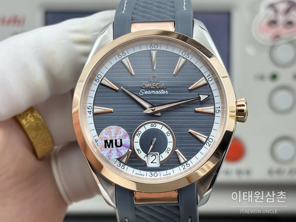 오메가 씨마스터 아쿠아테라 150M 스몰세컨즈 슬레이트 블루 로즈골드 인덱스 다이얼 그레이 러버 오토매틱 41mm